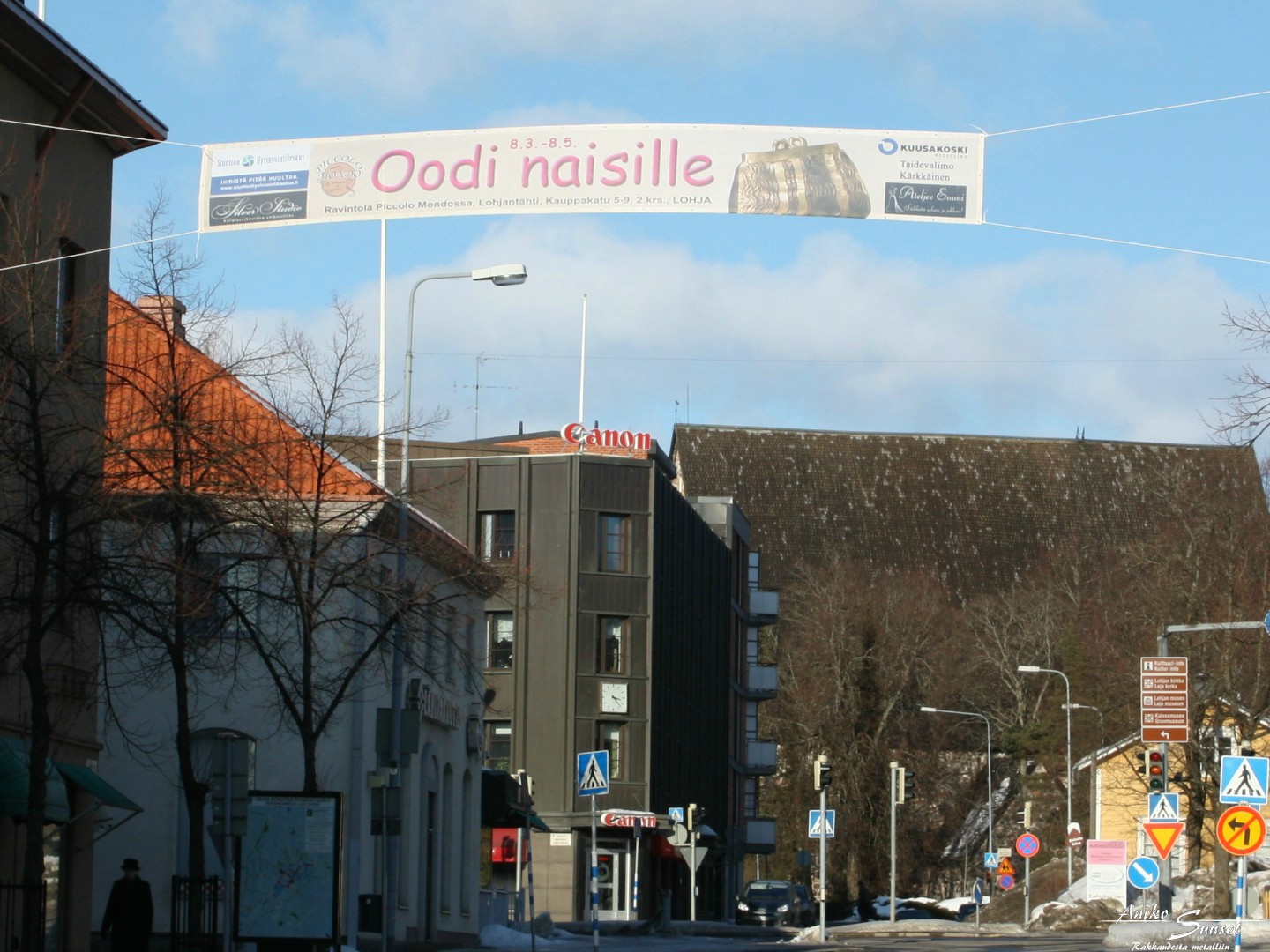 Näyttelyn banderol Lohjalla