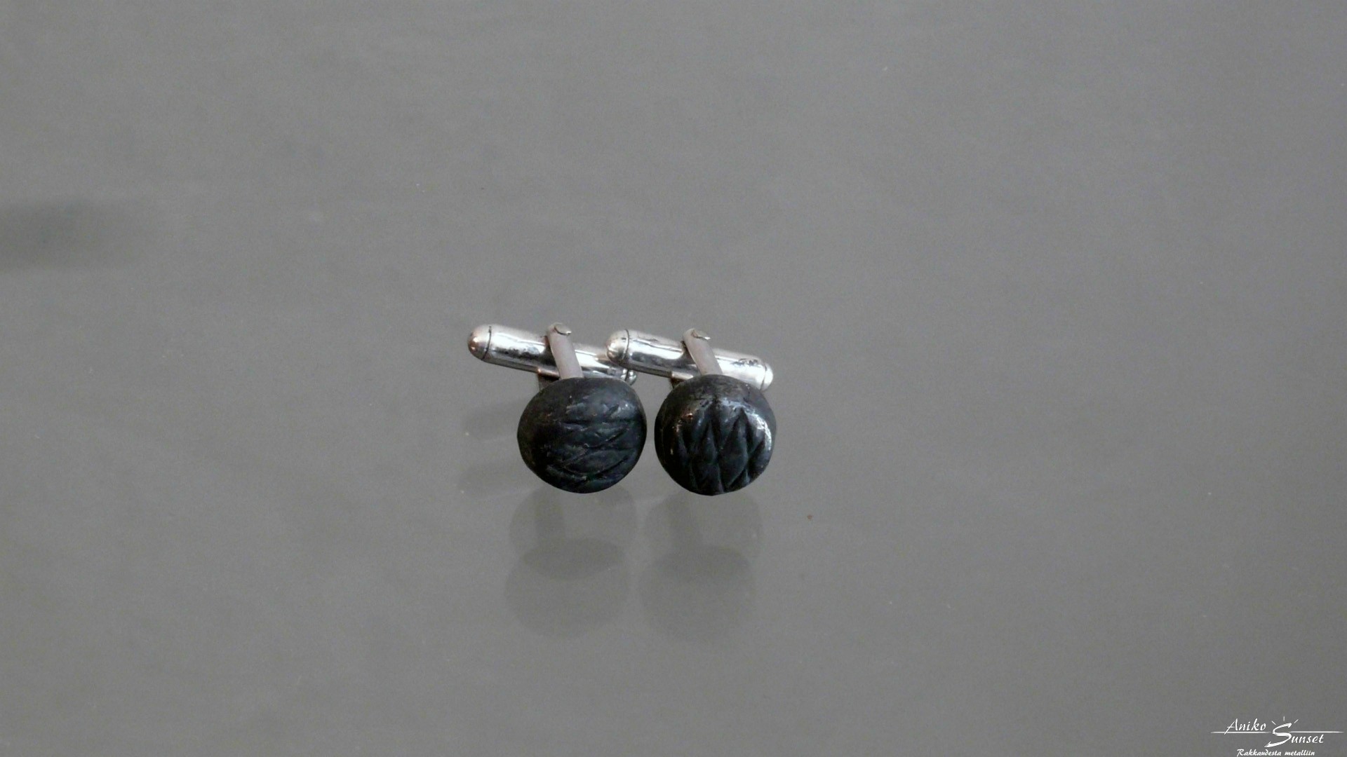 Salty liquorice cufflinks - Silver