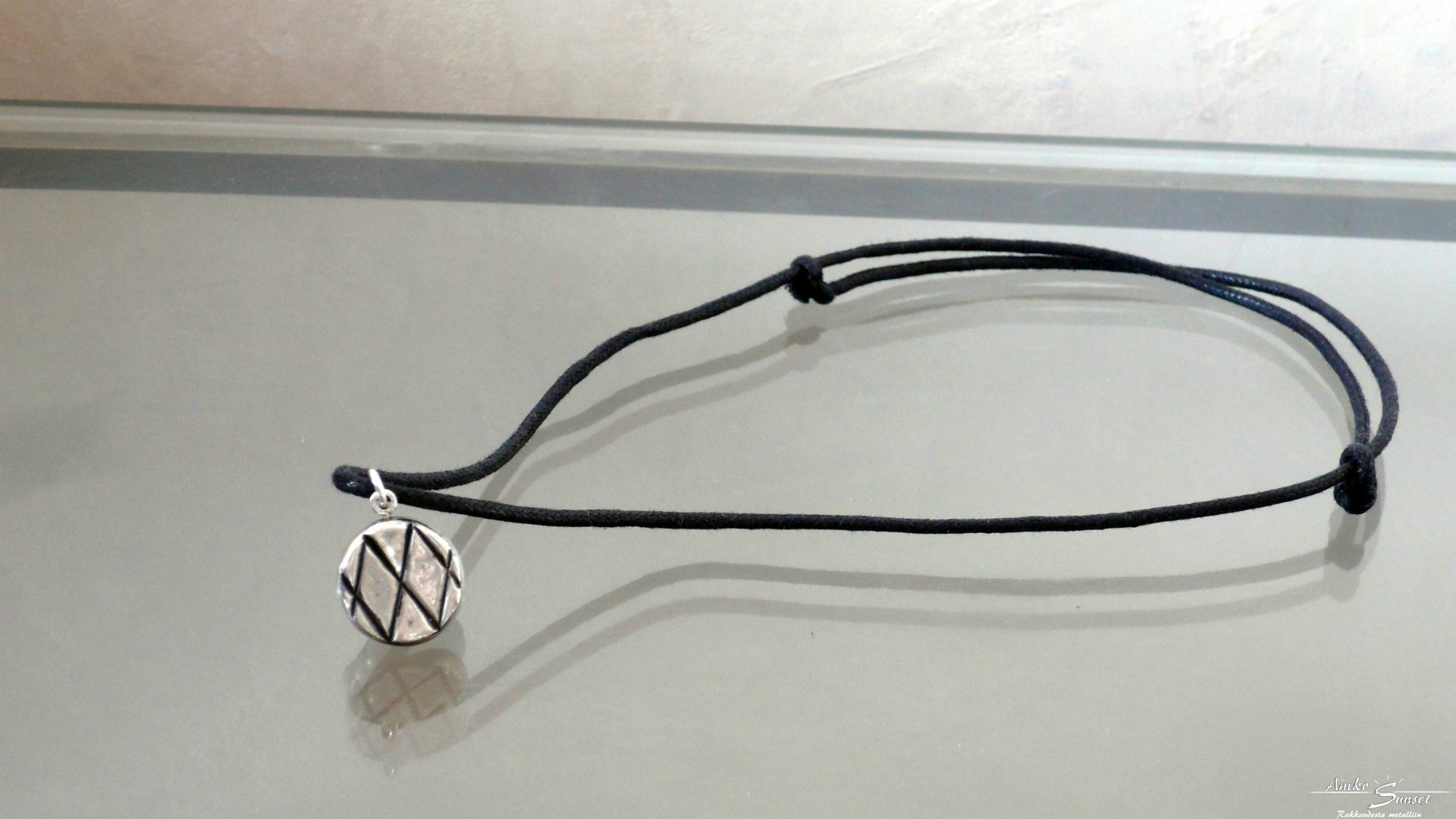 Salty liquorice necklace - Silver